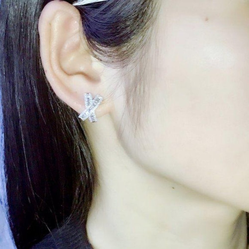 NEW 18K White Gold Baguette Bow Knot Omega Studs - Picture 5 of 5